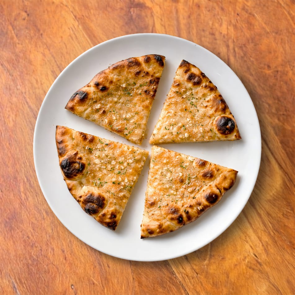 Cheesy Garlic Naan 🏴.